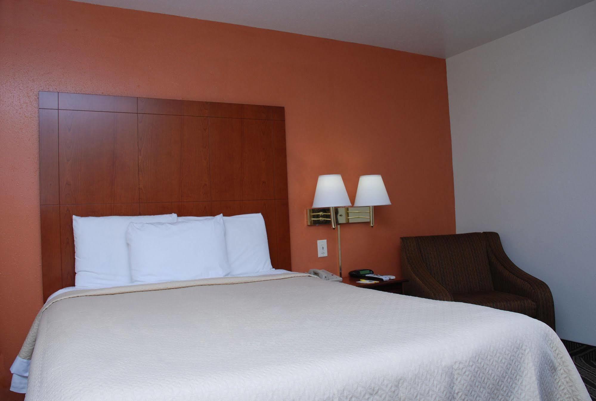 Days Inn By Wyndham Dyersburg Exteriér fotografie